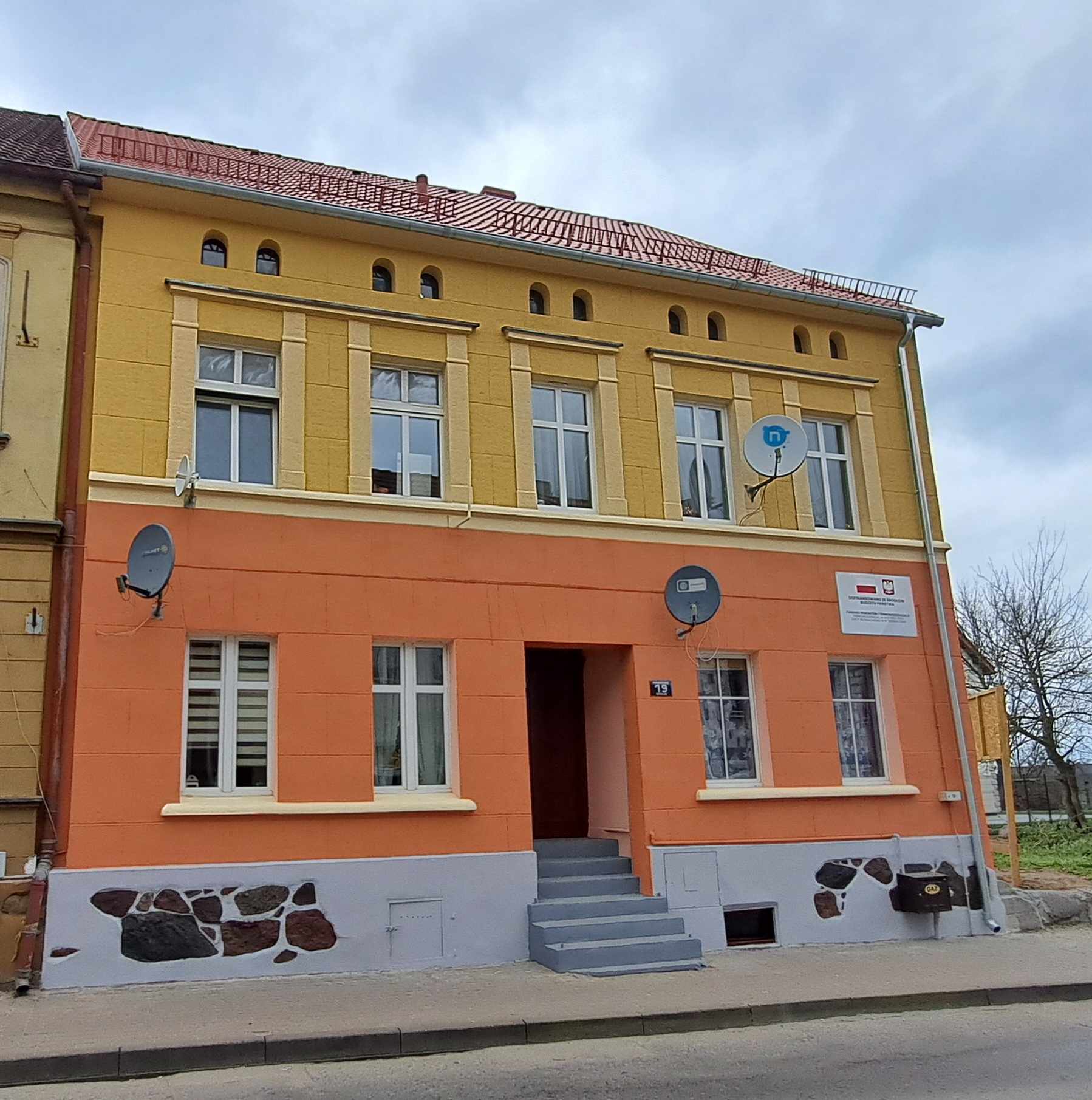 Zakończono kompleksowy remont budynku komunalnego przy ul. Słowackiego 19 